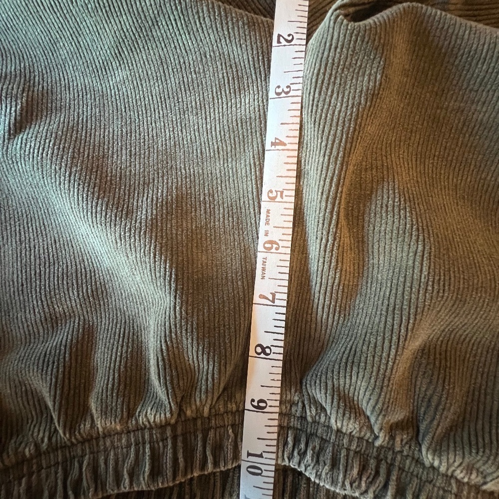 Vintage Abercrombie & Fitch Army Green Corduroy pants, Size Medium - Picture 8 of 10